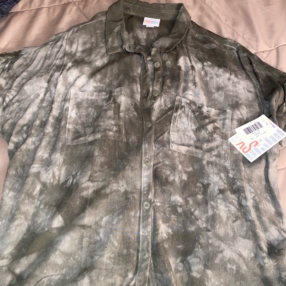 NWT LuLaRoe Amy XS acid wash shirt